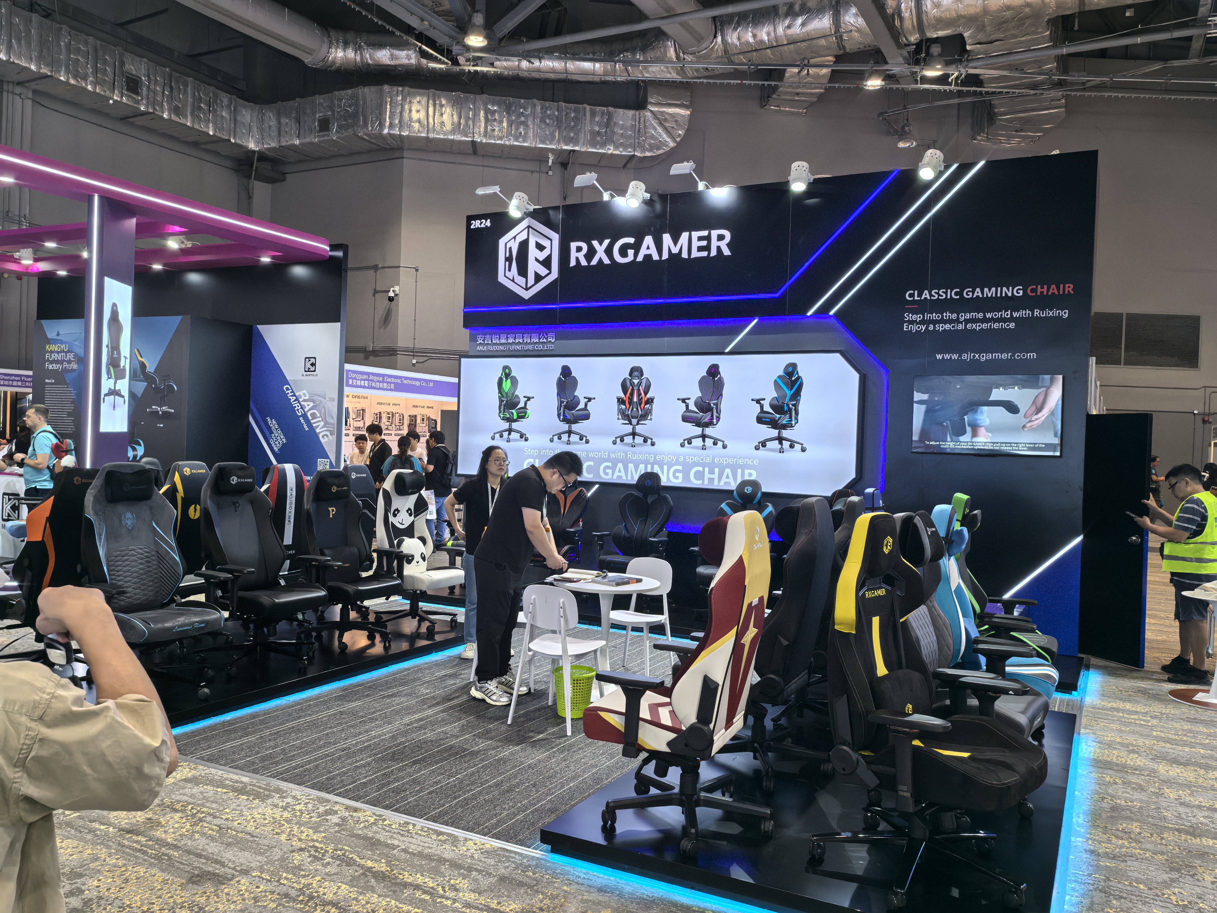 Nábytek Anji Ruixing zazářil na hongkongském veletrhu elektroniky (podzim) s velkým úspěchem