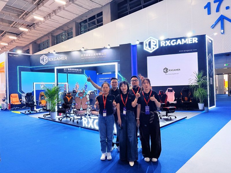 Anji Ruixing Furniture Co., Ltd. úspěšně vystavuje na 57. čínském mezinárodním veletrhu nábytku (Guangzhou)